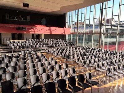 csm_K3N_Großer_Saal_Podestbestuhlung_7625304539